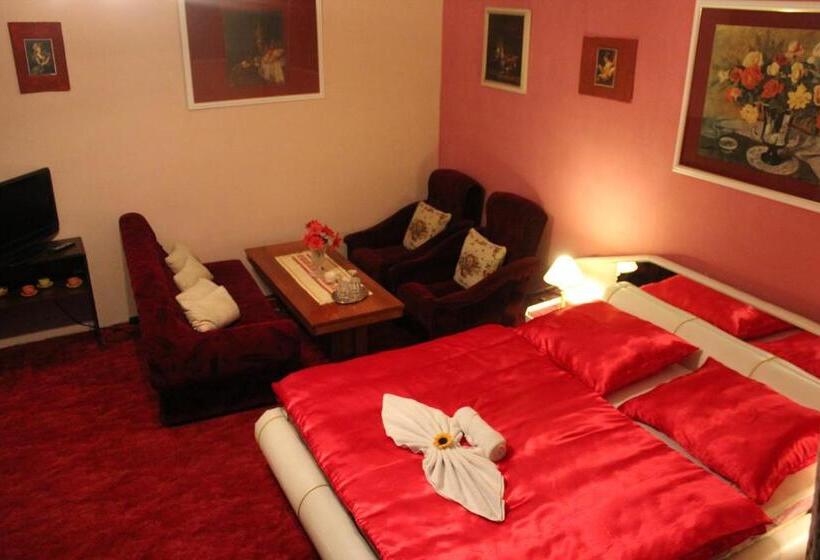 Háromágyas Standard Szoba, Corrado