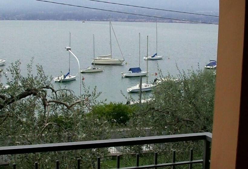 带阳台的标准单人间, Garden