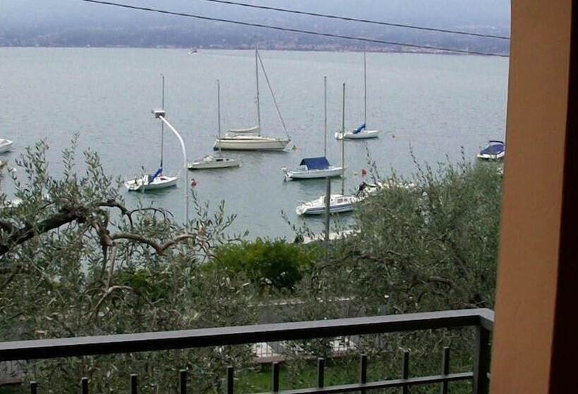 带阳台的标准单人间, Garden