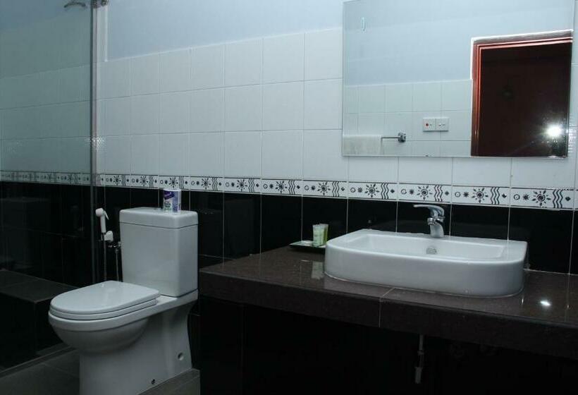 Deluxe room with river view, Pinnalanda   New Deal! Half Off Airport Pickups Available