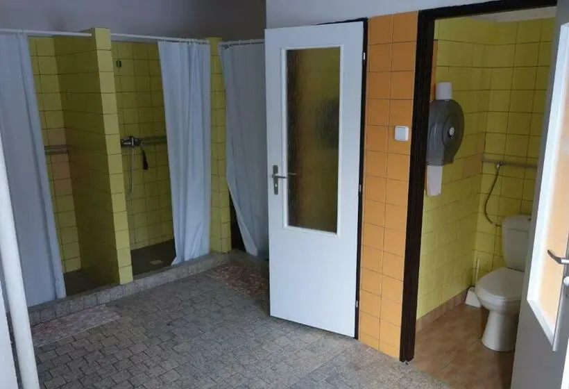 اتاق استاندارد با سرویس بهداشتی مشترک, Sklárna Harrachov