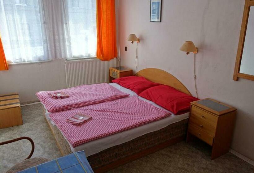 غرفة قياسية حمام مشترك, Sklárna Harrachov