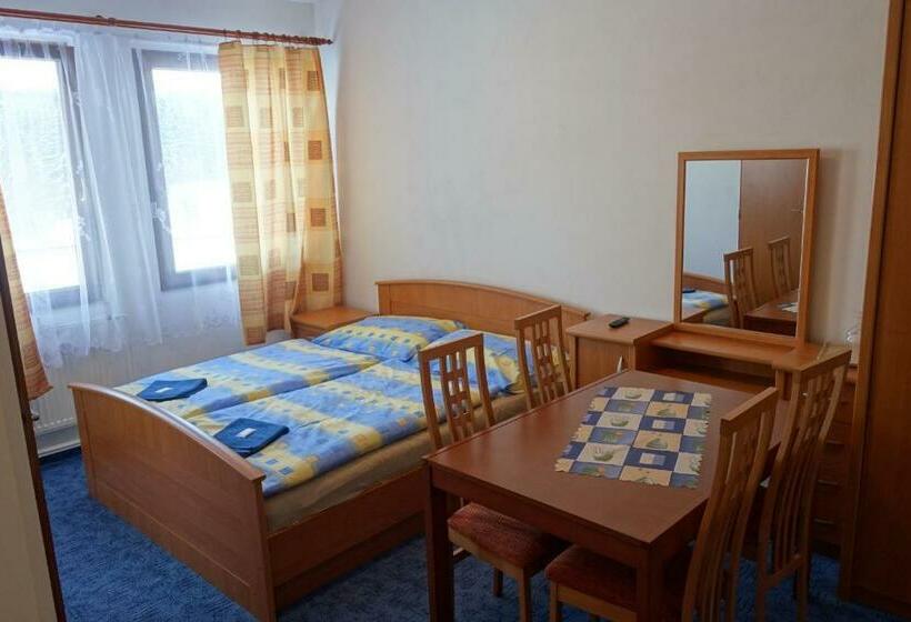 غرفة قياسية ثلاثية, Sklárna Harrachov