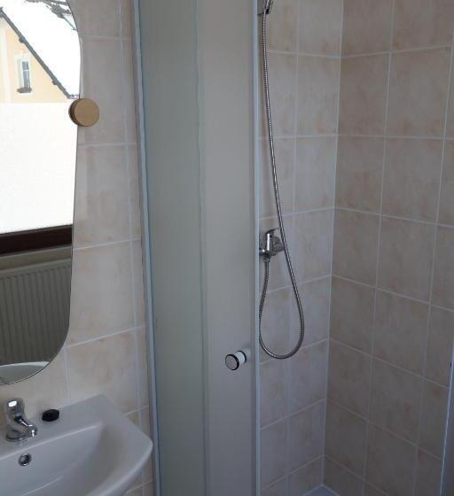 غرفة قياسية ثلاثية, Sklárna Harrachov