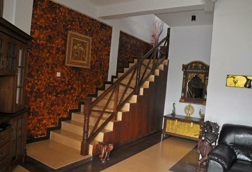 Номер Стандарт Вид на Бассейн, Solomon Beach