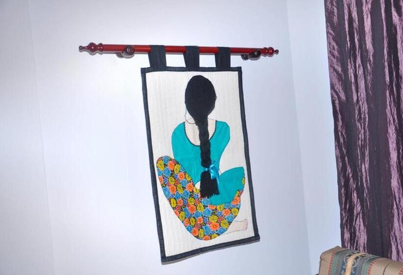 Номер Стандарт Вид на Бассейн, Solomon Beach