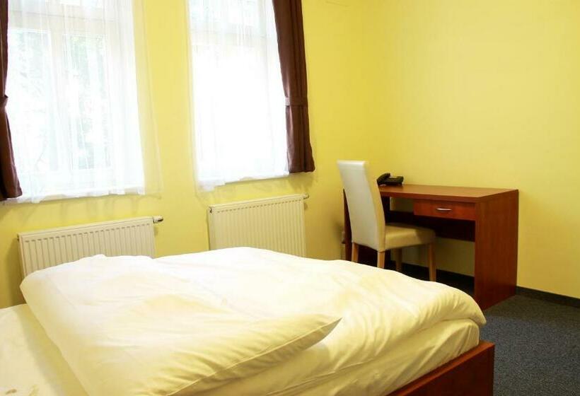 Номер Deluxe, Vera