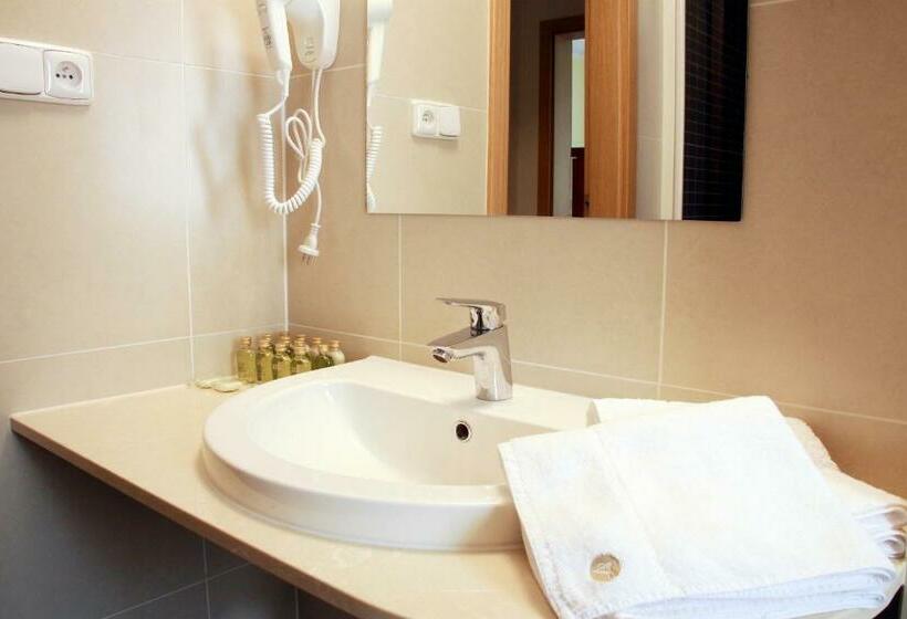 غرفة عائلية, Vera