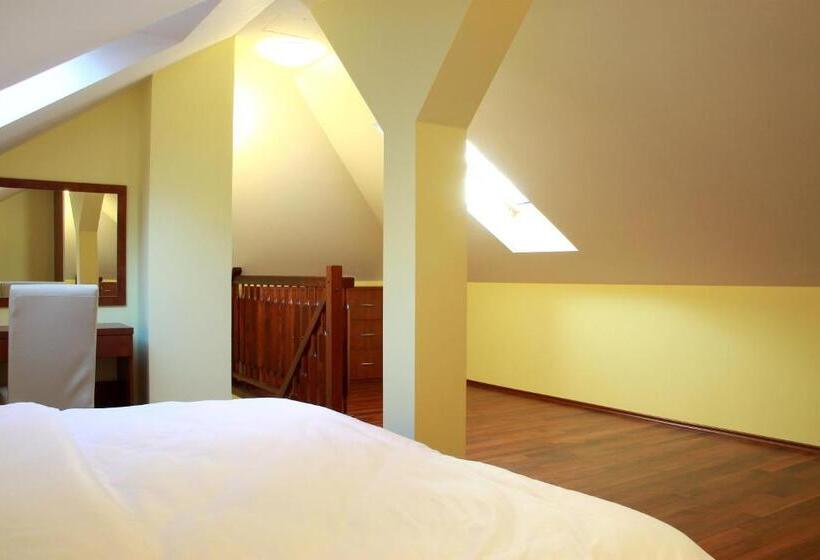 جناح دوبلكس, Vera