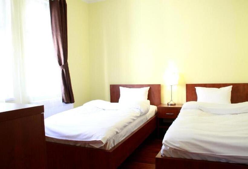 Номер Deluxe, Vera