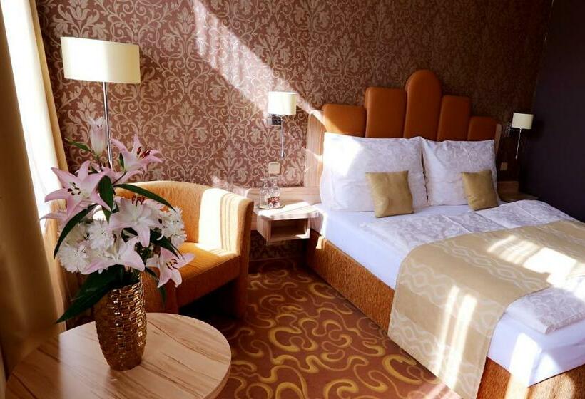 חדר דלוקס, Zlatá Včela