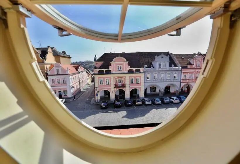 ファミリールーム, Zlatá Včela