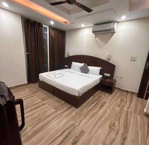 חדר דלוקס, Bellmore Stay