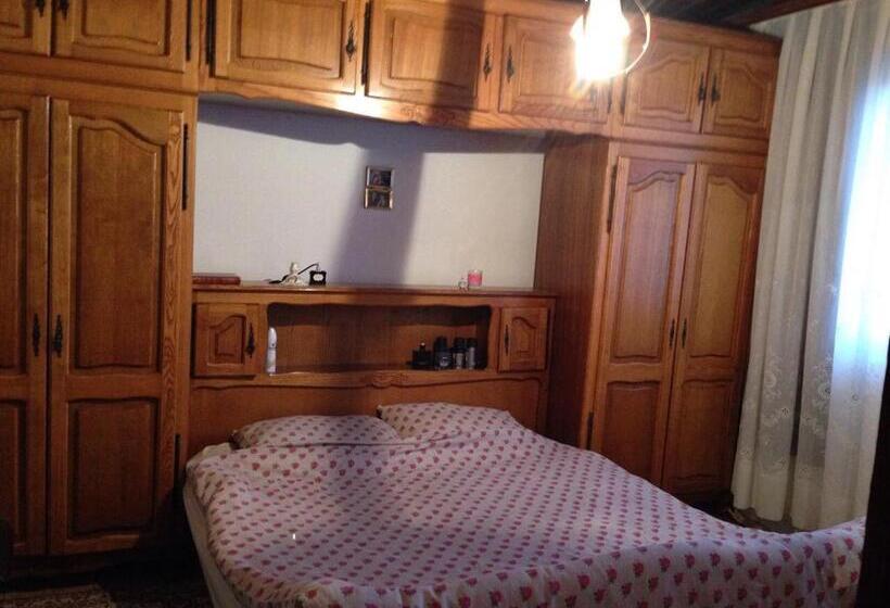 اتاق استاندارد با سرویس بهداشتی مشترک, Bujtina Zhaveli