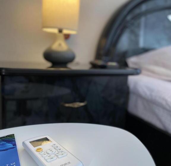 اتاق استاندارد با بالکن, Sky Hostel