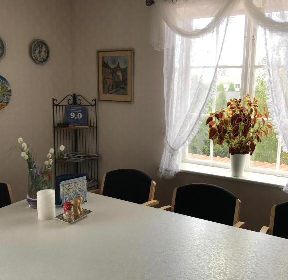 标准四人间共用浴室, Hedemora Logi