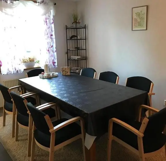 浴室共有のエコノミールーム, Hedemora Logi