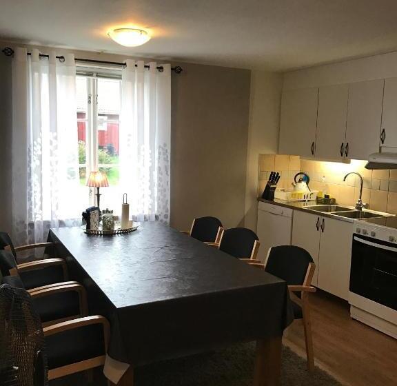 Апартаменты 2 Спальни, Hedemora Logi