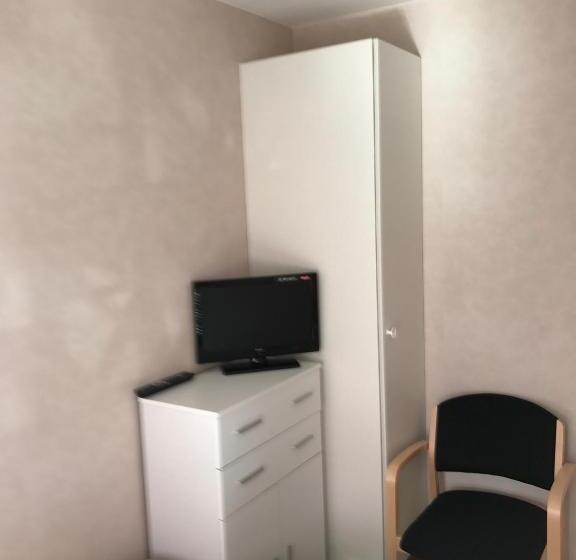 带花园景观及2个卧室的公寓, Hedemora Logi