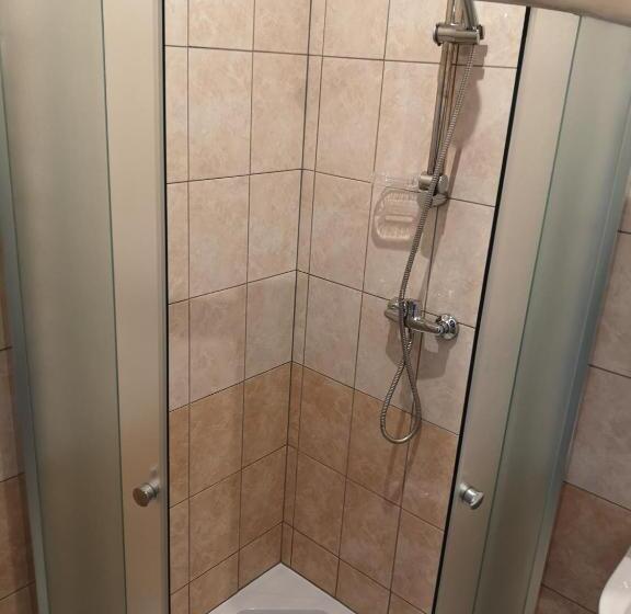 اتاق استاندارد سه نفره, Pas Nerijų