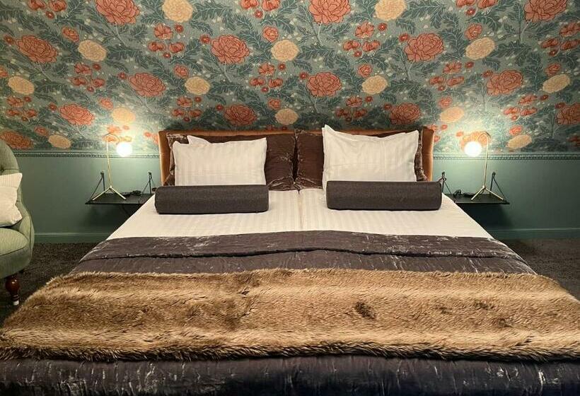 수피리어 스튜디오, Sydkustens At Pillehill