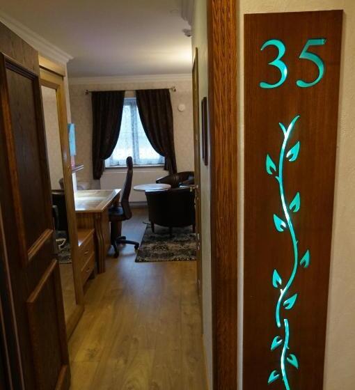 اتاق استاندارد سه نفره, Georgi Hotell