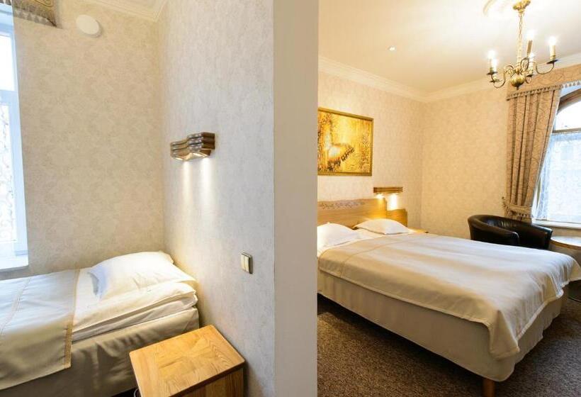 اتاق خانوادگی, Georgi Hotell