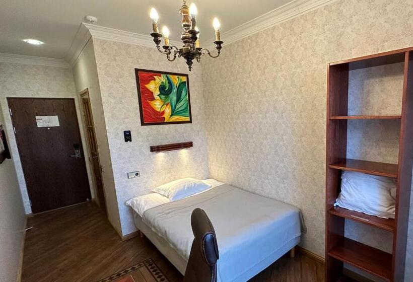 اتاق استاندارد یک نفره, Georgi Hotell