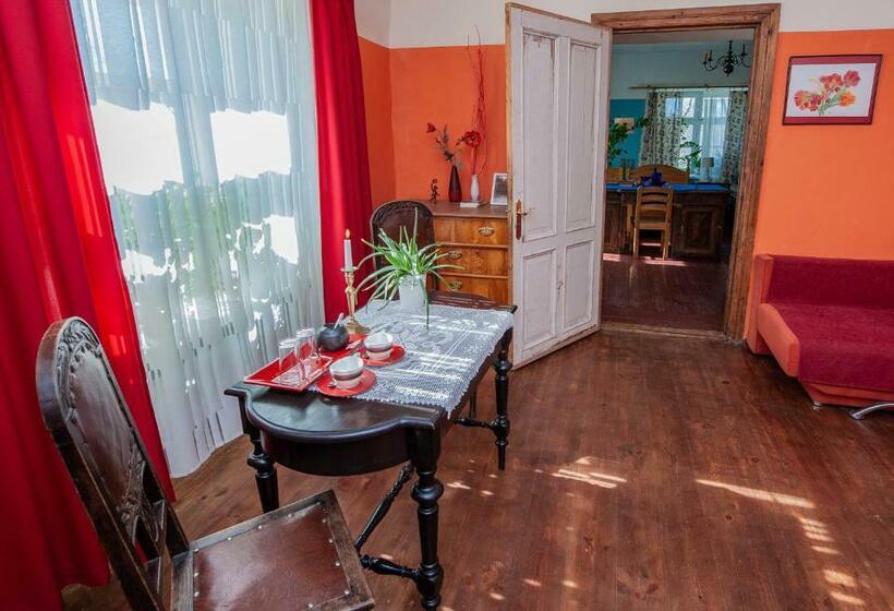 اتاق استاندارد, Baltā Māja