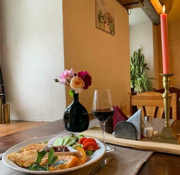 اتاق استاندارد یک نفره, Baltā Māja