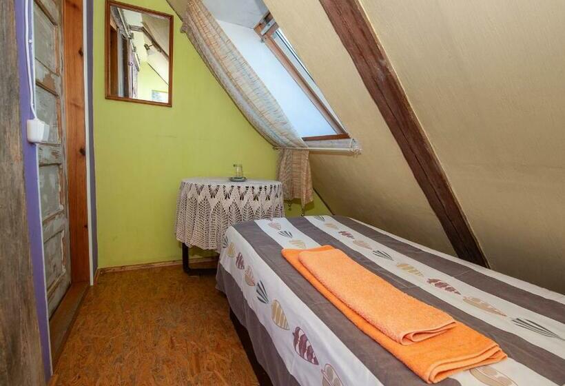 اتاق استاندارد یک نفره, Baltā Māja