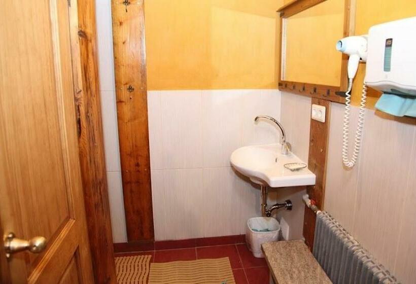 اتاق استاندارد, Baltā Māja