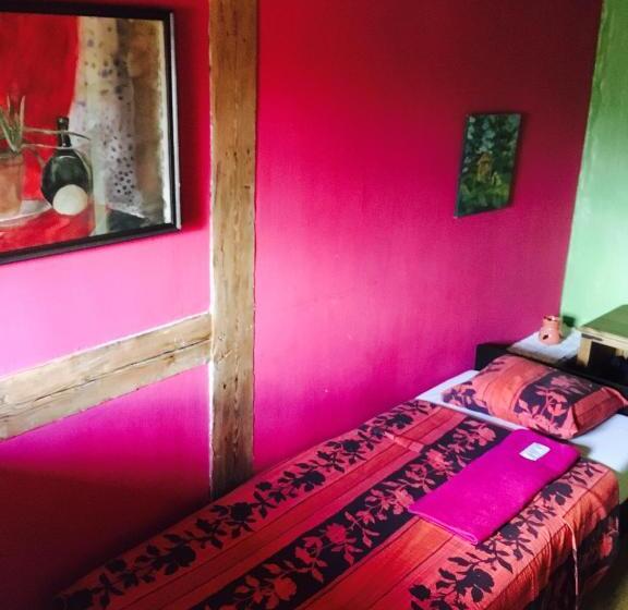 اتاق استاندارد, Baltā Māja