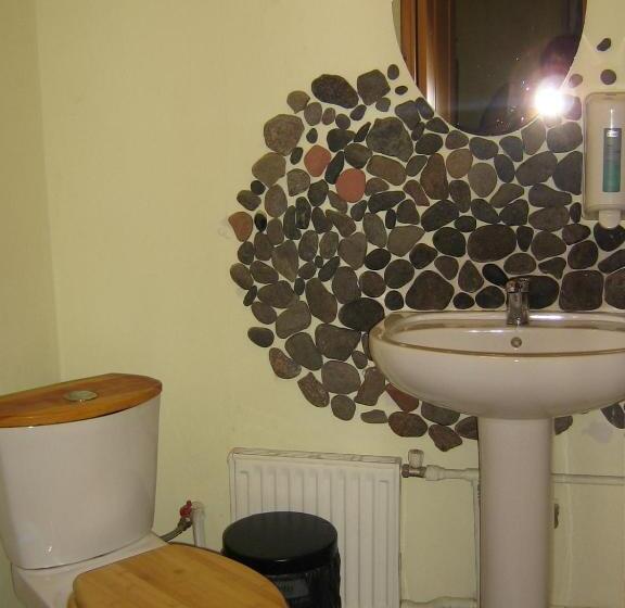 اتاق استاندارد سه نفره, Baltā Māja