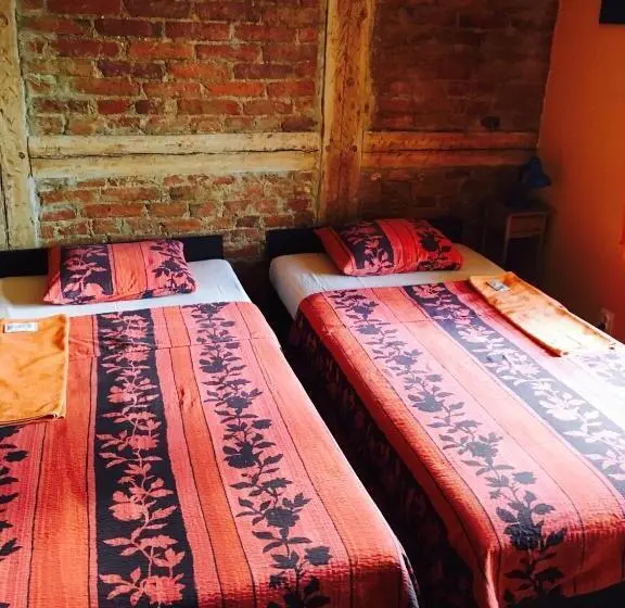 اتاق استاندارد چهار تخته, Baltā Māja