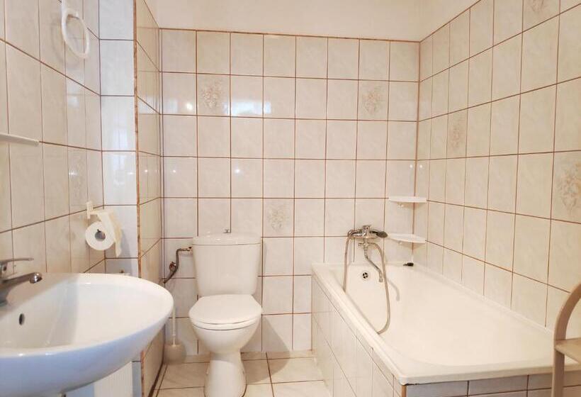 Balkonlu 4 kişilik Standart Oda, Elīna