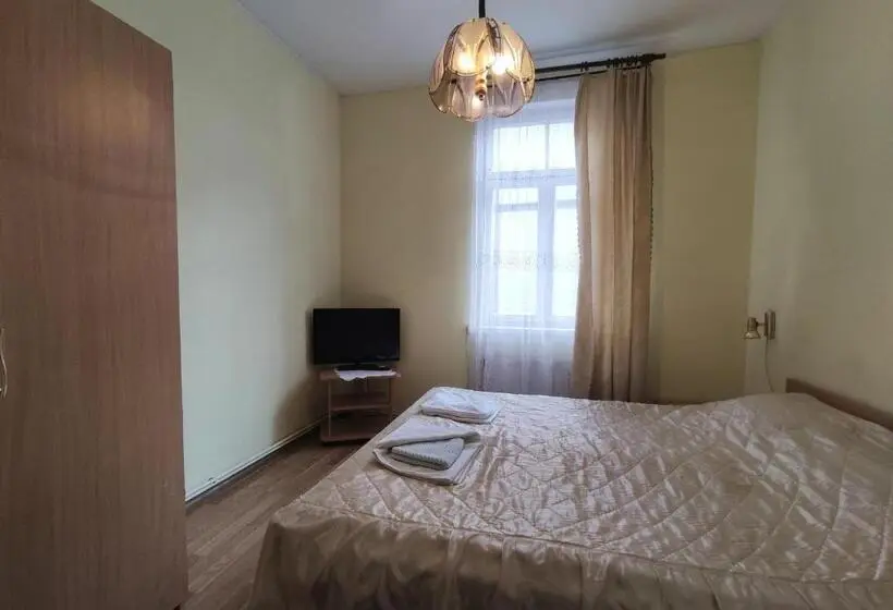 استودیوی استاندارد, Elīna
