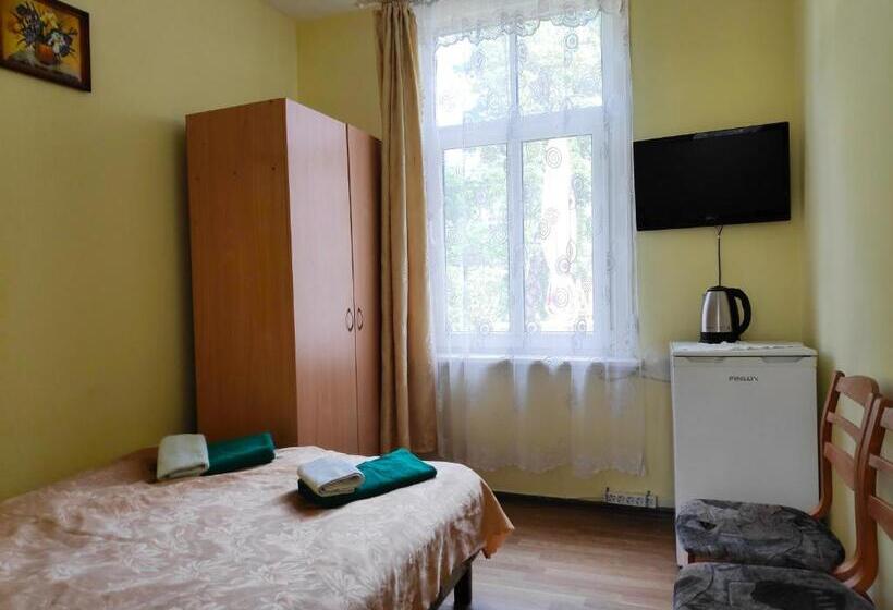 Dört Kişilik Standart Oda, Elīna