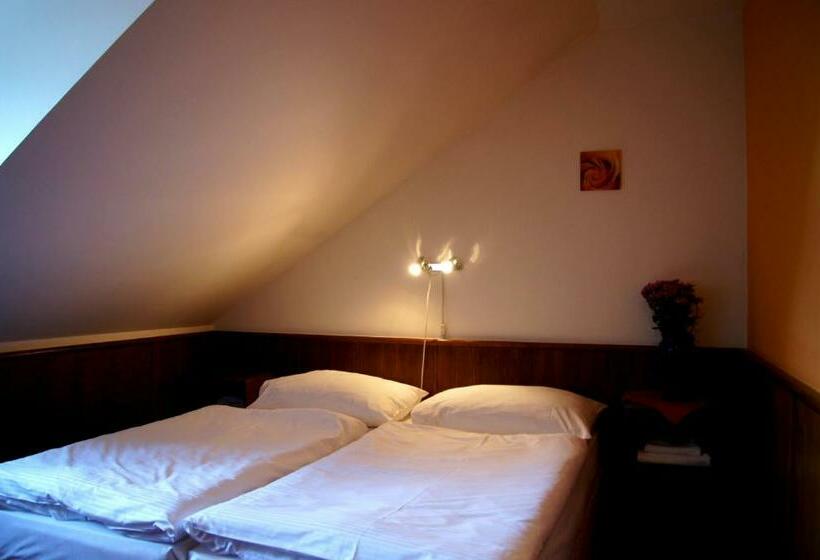 Standard Szoba, Floret