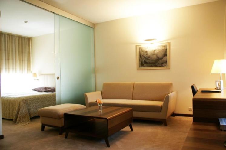 سوییت لوکس, Guest House Aštuoni