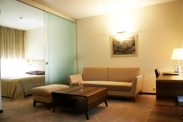 سوییت لوکس, Guest House Aštuoni