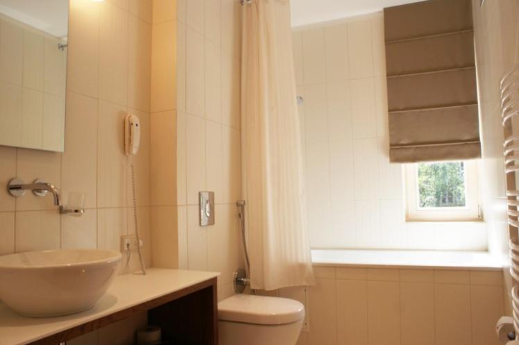 سوییت لوکس, Guest House Aštuoni