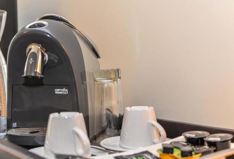 سوئیت با بالکن, Guest House Aštuoni