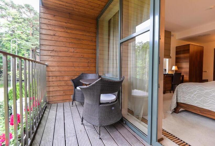 سوئیت با بالکن, Guest House Aštuoni