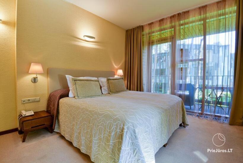 سوئیت با بالکن, Guest House Aštuoni