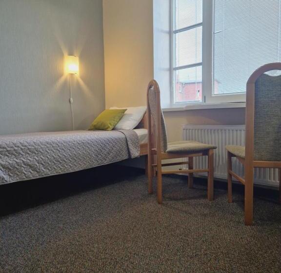 اتاق استاندارد, Linda   Helvita