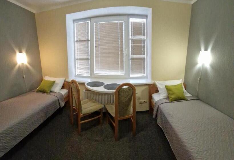 اتاق استاندارد, Linda   Helvita