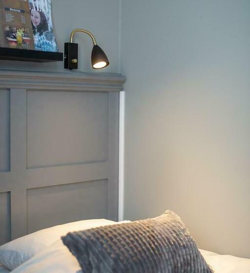 חדר בסיסי, L Leksand