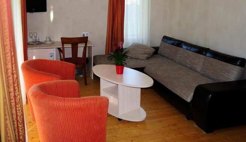 سوییت, Pajūrio Sodyba