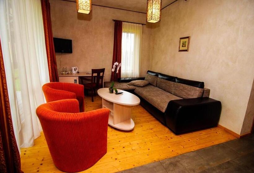 سوییت, Pajūrio Sodyba